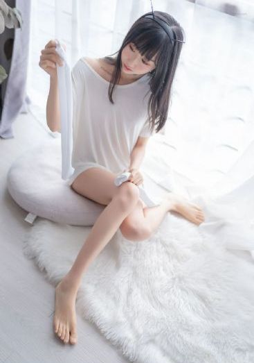 《漂亮的女邻居》在线观看