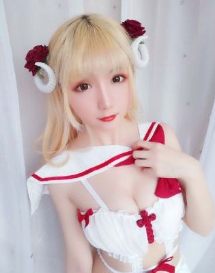 25岁女高中生