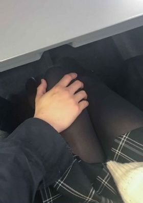 两个裸男脱了裤子摸j视频